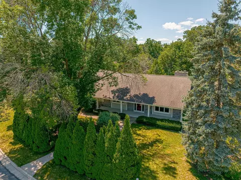 5941 Woods Edge Rd, Fitchburg, WI 53711
