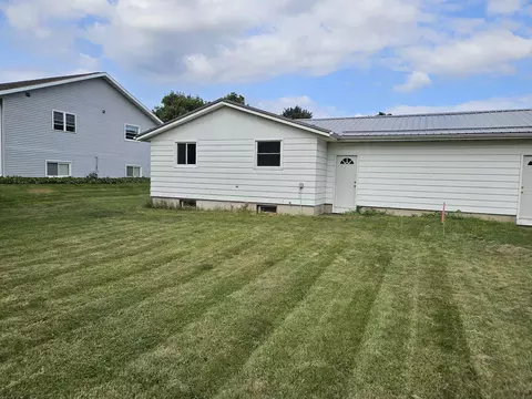 Exterior - 625 Cross St, Poynette, WI 53955 photo 3 of 3