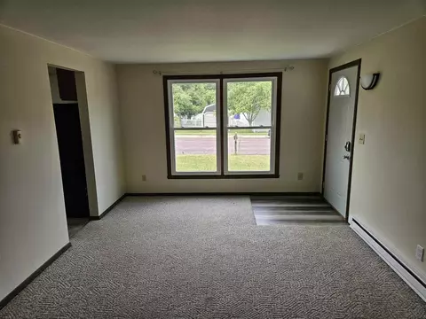 Living - 625 Cross St, Poynette, WI 53955 photo 1 of 2