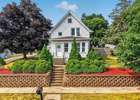 16 Legreid St, Deerfield, WI 53531