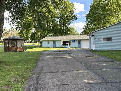 4237 Mahoney Rd, Mcfarland, WI 53558