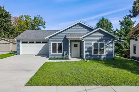 236 W 2nd St, Reedsburg, WI 53959