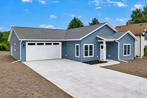 236 W 2nd St, Reedsburg, WI 53959