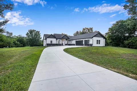 5611 N N Vis, Janesville, WI 53548