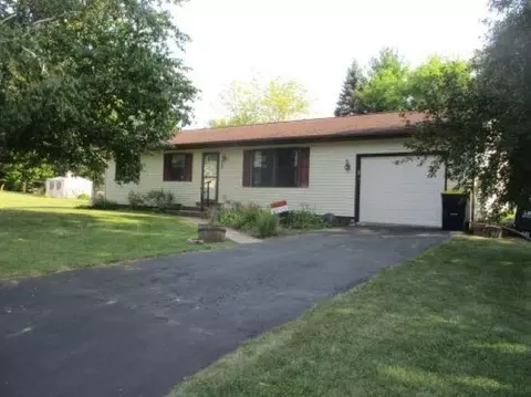 109 Pleasant St, North Freedom, WI 53951