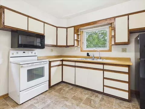 Kitchen - 1710 Thackeray Rd, Madison, WI 53704 photo 2 of 5