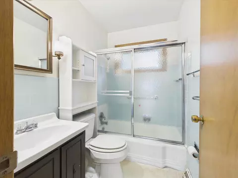 Bath - 1710 Thackeray Rd, Madison, WI 53704 photo 1 of 1