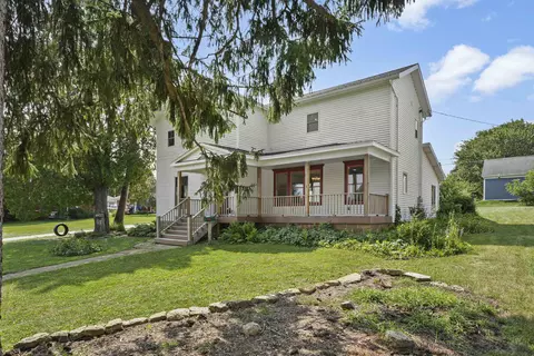 209 W Walnut St, Dodgeville, WI 53533