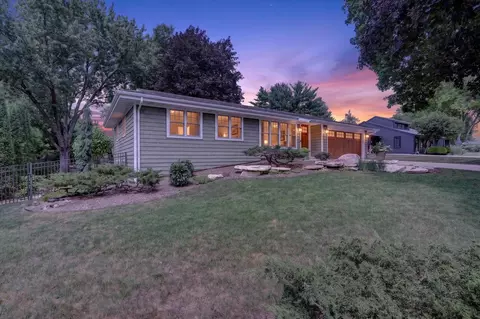 615 Sussex Dr, Janesville, WI 53546