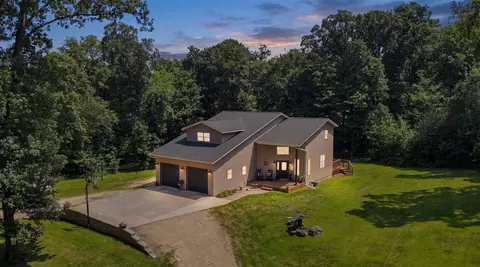1884 W Timber Dr, Platteville, WI 53818