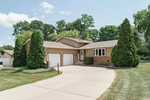 126 Waveland Rd, Janesville, WI 53548