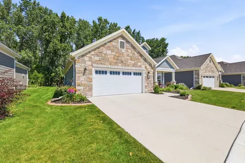 Exterior - 2404 E Baldeagle Dr, Appleton, WI 54913 photo 8 of 11