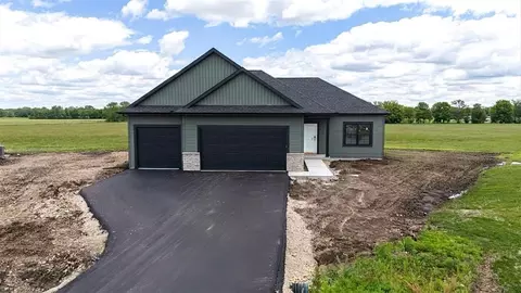 1960 Sequoia Dr, Janesville, WI 53545