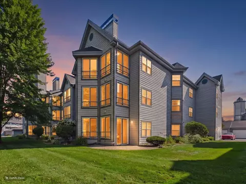 5383 Mariners Cove Dr #405, Madison, WI 53704