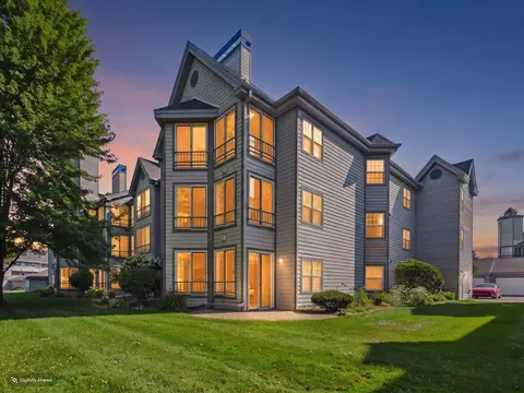 5383 Mariners Cove Dr #405, Madison, WI 53704