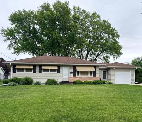 517 East St, Stoughton, WI 53589