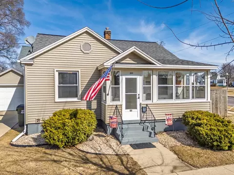 201 W Burns St, Portage, WI 53901