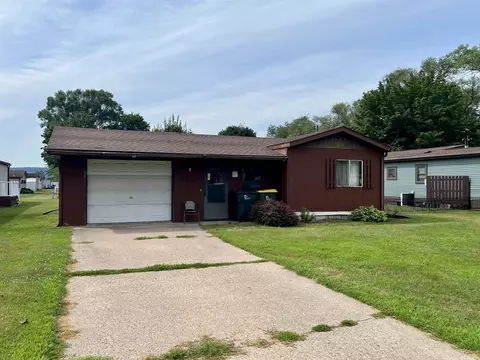 1004 E Campion Blvd, Prairie Du Chien, WI 53821