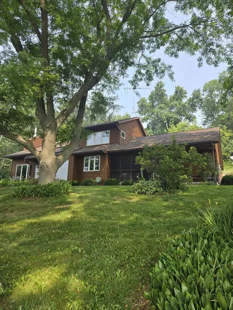 10576 Mayflower Rd, Mount Horeb, WI 53572