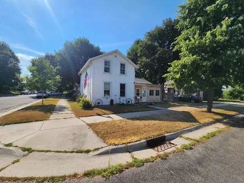 902 Cass St, Portage, WI 53901