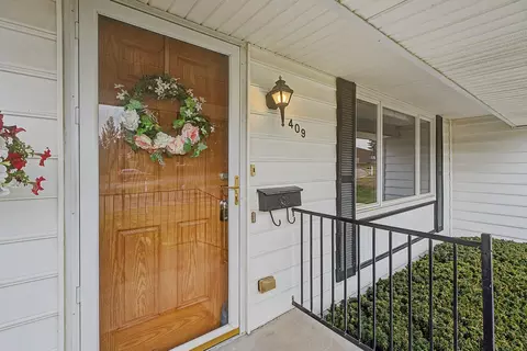 Entry Way - 409 27th St, Monroe, WI 53566 photo 3 of 3