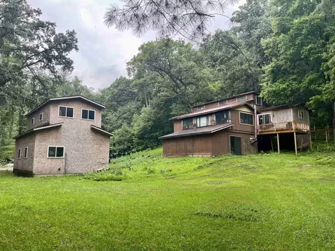 16309 Castle Springs Rd, Gays Mills, WI 54631