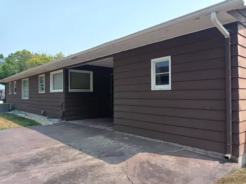 1019 Eddy St, Beloit, WI 53511 photo 4