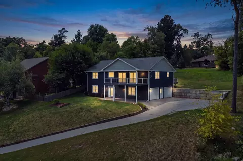 665 Pyrite Rd, Platteville, WI 53818