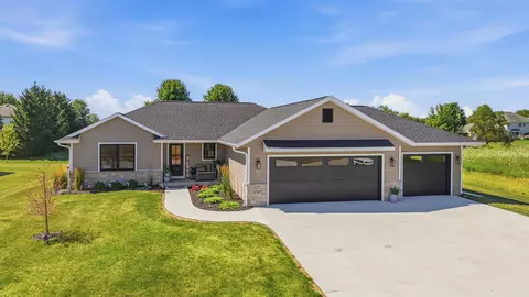 2747 Stonebrook Dr, Sheboygan, WI 53081