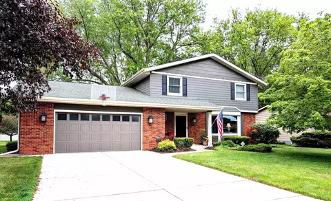 824 Suffolk Dr, Janesville, WI 53546