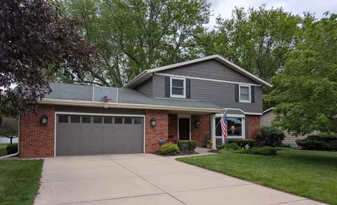 824 Suffolk Dr, Janesville, WI 53546