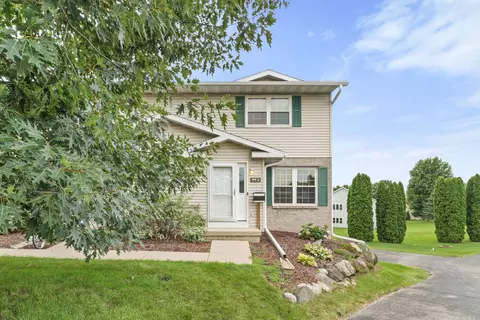 909 N Clover Ln #D, Cottage Grove, WI 53527