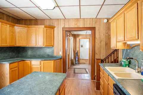 Entry Way - 207 Spring St, Elroy, WI 53929 photo 4 of 5