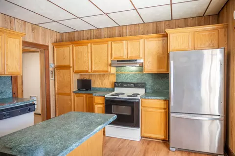 Kitchen - 207 Spring St, Elroy, WI 53929 photo 2 of 4
