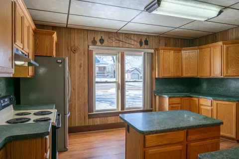 Kitchen - 207 Spring St, Elroy, WI 53929 photo 3 of 4