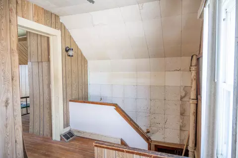 Entry Way - 207 Spring St, Elroy, WI 53929 photo 5 of 5