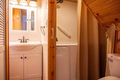 Bath - 207 Spring St, Elroy, WI 53929 photo 1 of 1