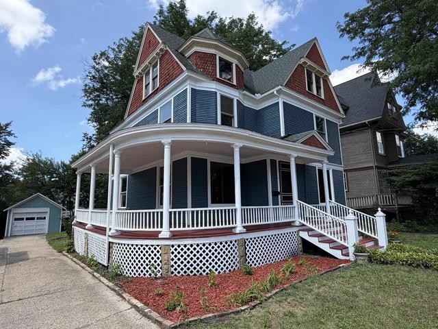 21 N Atwood Ave, Janesville, WI 53548