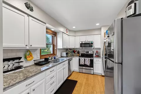 2141 Blue Heron Ct, Stoughton, WI 53589
