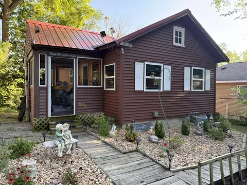 141 Lakeview Ave, Edgerton, WI 53534