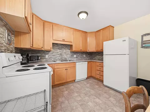 Kitchen - 426 Rushmore Ln, Madison, WI 53711 photo 2 of 11