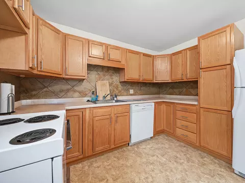 Kitchen - 426 Rushmore Ln, Madison, WI 53711 photo 5 of 11