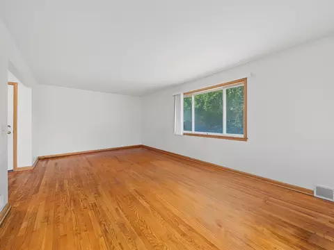 Living - 426 Rushmore Ln, Madison, WI 53711 photo 6 of 13