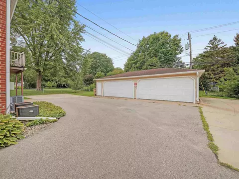 Exterior - 426 Rushmore Ln, Madison, WI 53711 photo 3 of 6