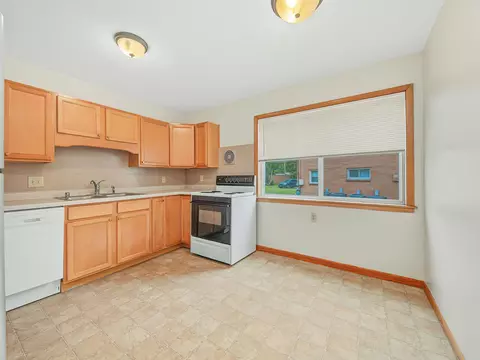 Kitchen - 426 Rushmore Ln, Madison, WI 53711 photo 9 of 11