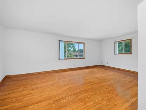 Living - 426 Rushmore Ln, Madison, WI 53711 photo 4 of 13