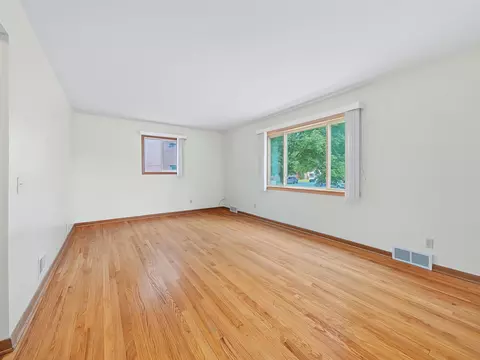 Living - 426 Rushmore Ln, Madison, WI 53711 photo 10 of 13
