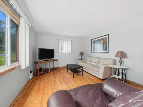 Living - 426 Rushmore Ln, Madison, WI 53711 photo 2 of 13