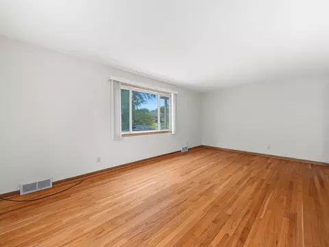 Living - 426 Rushmore Ln, Madison, WI 53711 photo 11 of 13