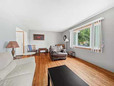 Living - 426 Rushmore Ln, Madison, WI 53711 photo 3 of 13
